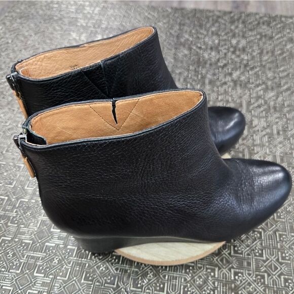 🐢 Kenneth Cole Gentle Souls Size 8.5 Black Leather Wedge Booties - Picture 4 of 13